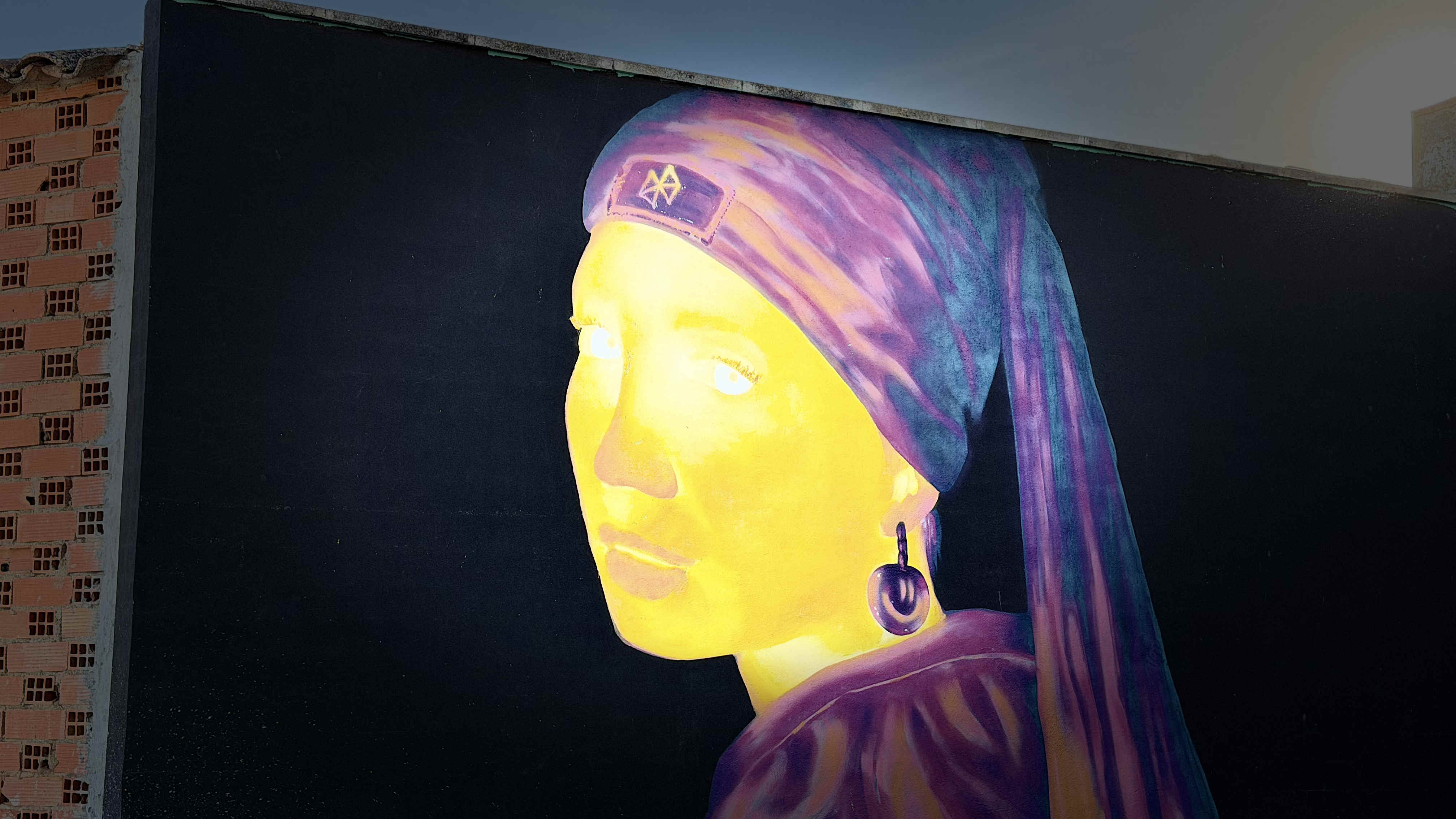 Tarifa Graffiti Meisje met de parel